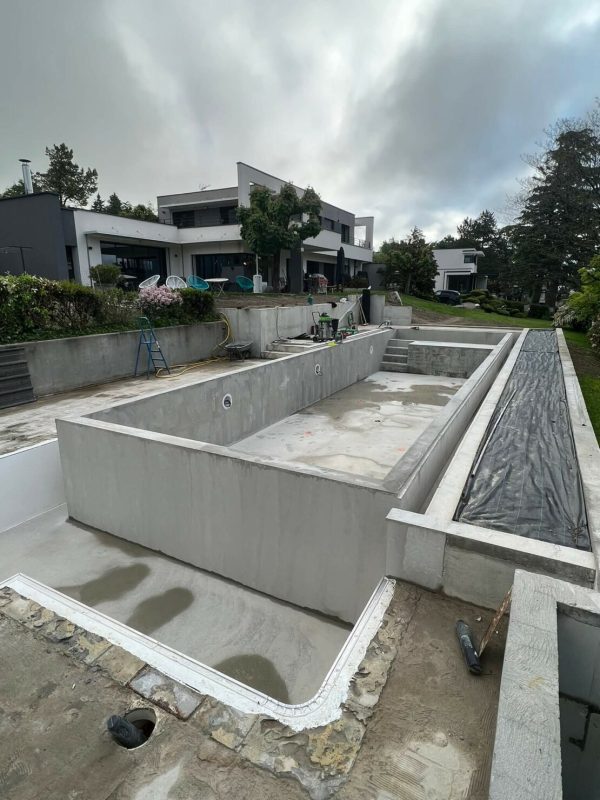 2-Etapes-Construction-Piscine-Exterieur-Rhone-Alpes