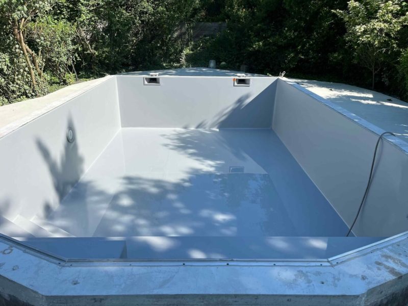 3-Avant-Apres-Construction-Piscine-Contour-Bois