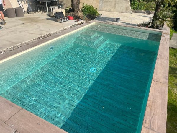 3-Piscine-Eau-Cristalline-Alpes