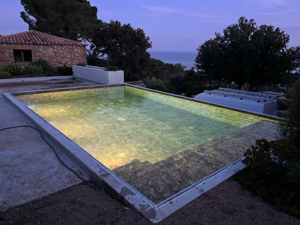 4-Piscine-Pierre-Naturelle-Bord-Mer-Alpes